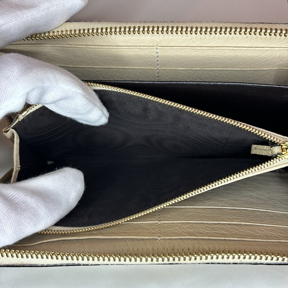 GUCCI | *RARE* Ostrich Buckle Embellished Long Zip Around Wallet in Ivory - Picture 7 of 8